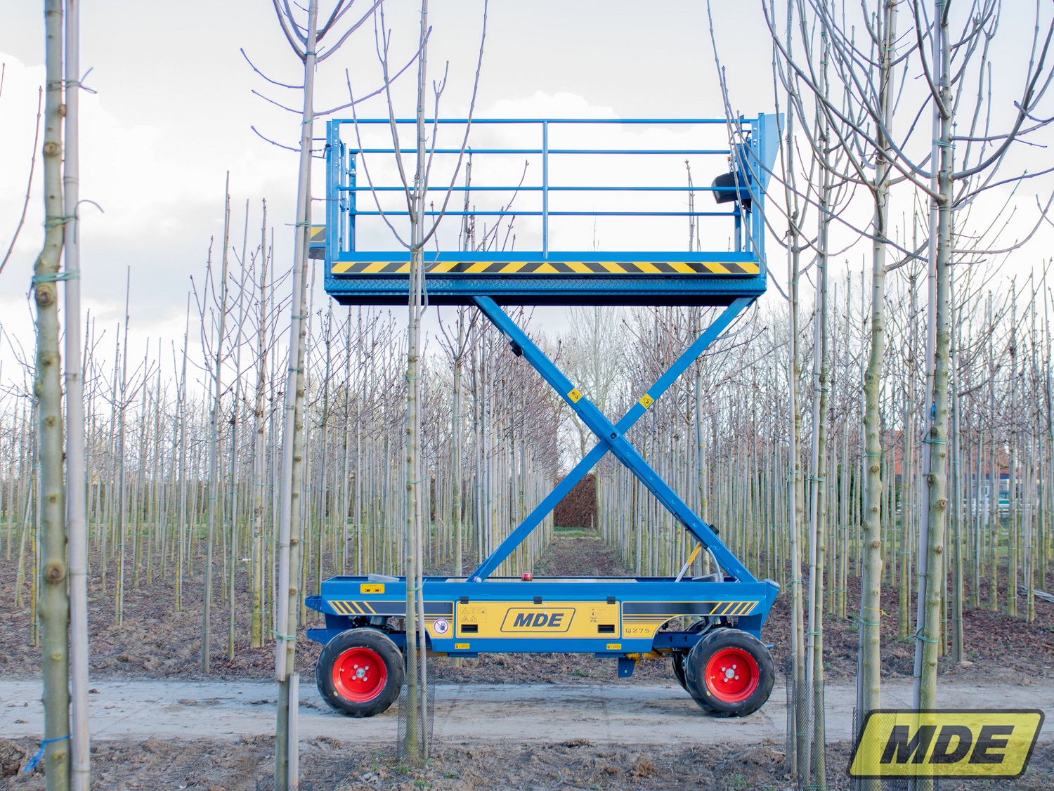 mde-machinebouw-elektrisch-uitschuifbaar-platform-15-