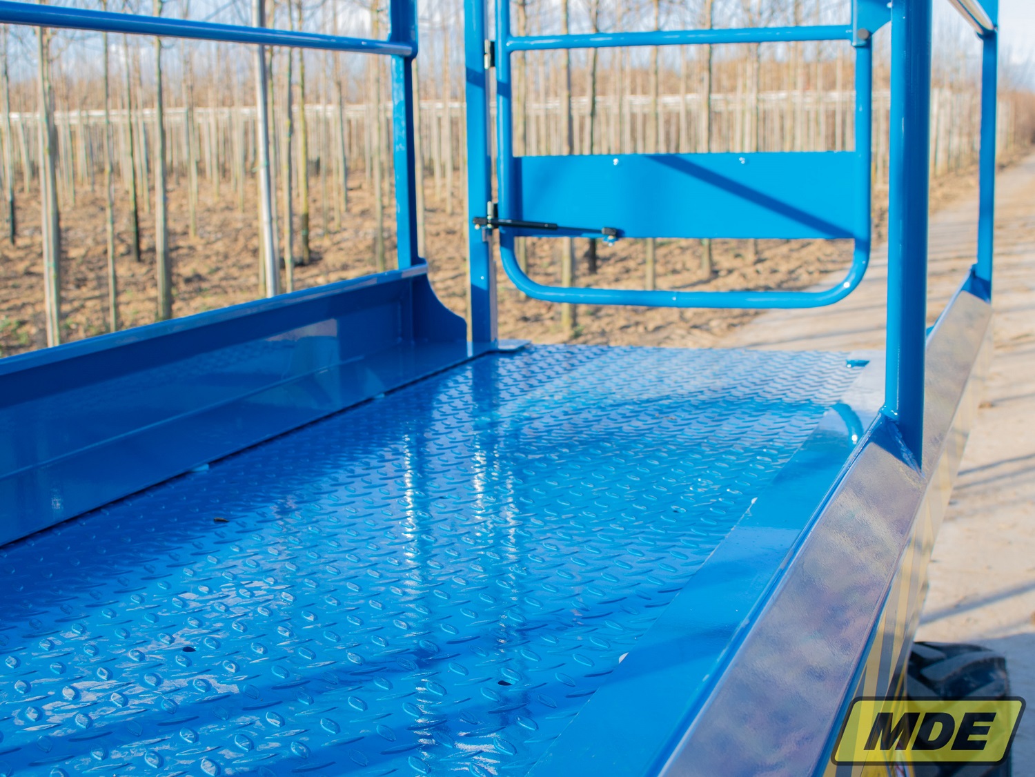 mde-machinebouw-elektrisch-uitschuifbaar-platform-18-