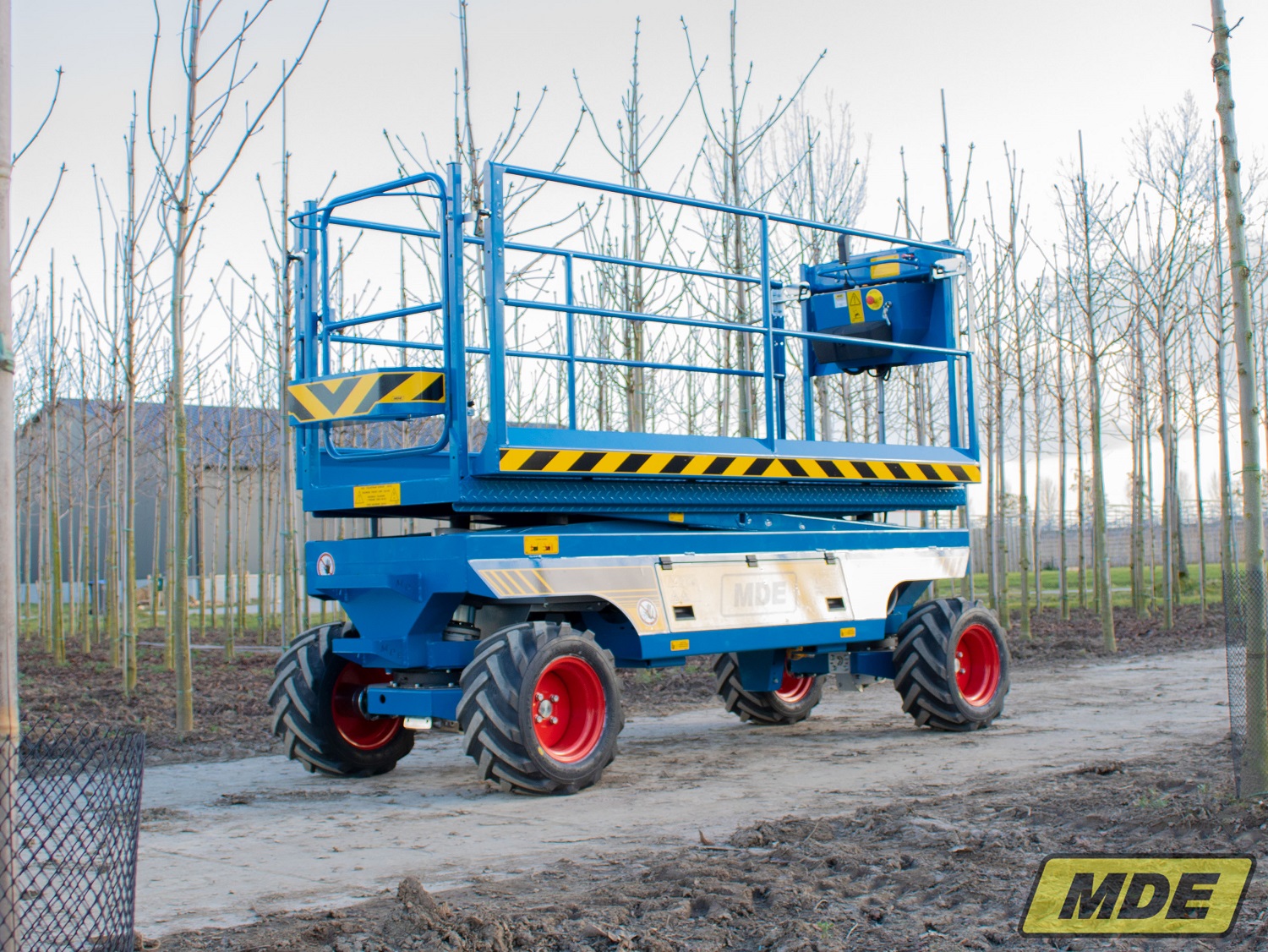 mde-machinebouw-elektrisch-uitschuifbaar-platform-6-