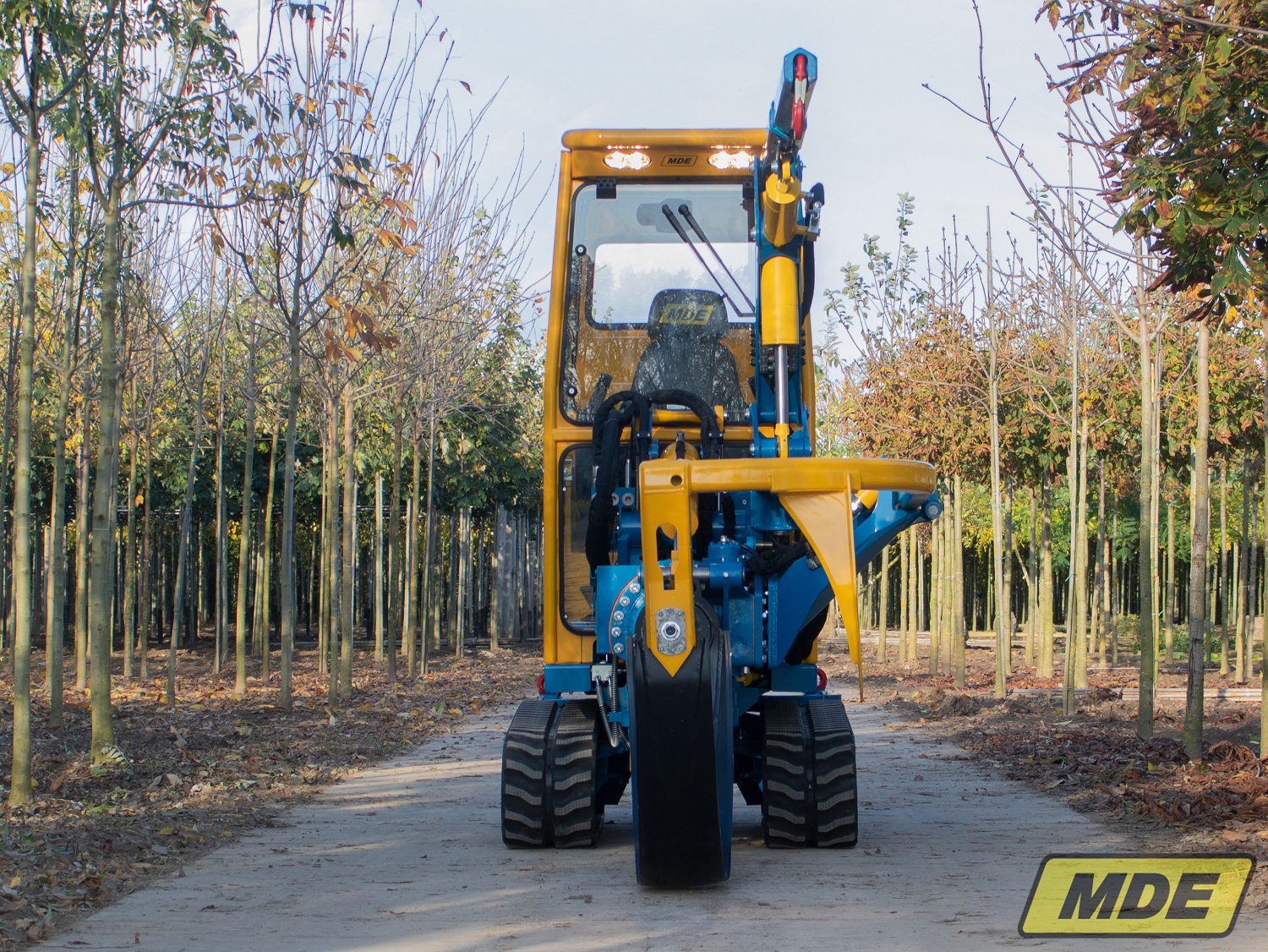 mde-machinebouw-globe-140-with-crane-1-1