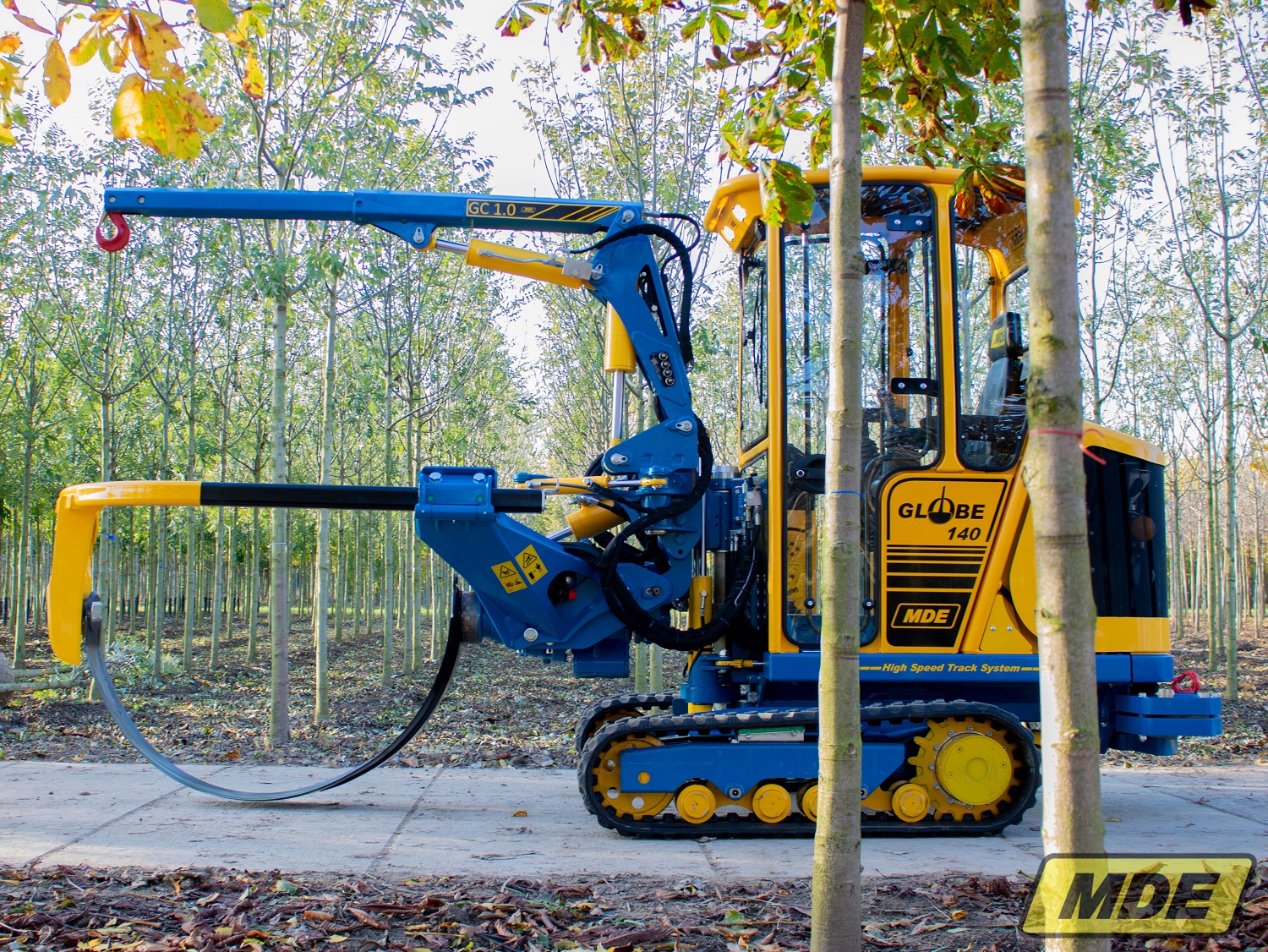 mde-machinebouw-globe-140-with-crane-11-