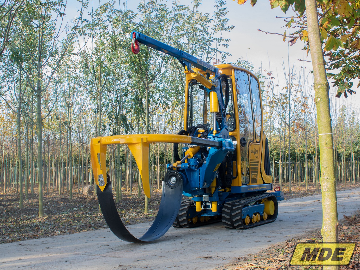 mde-machinebouw-globe-140-with-crane-2-