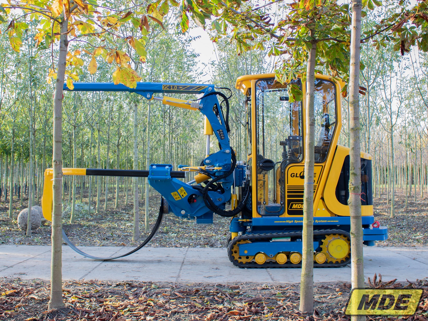 mde-machinebouw-globe-140-with-crane-3-1