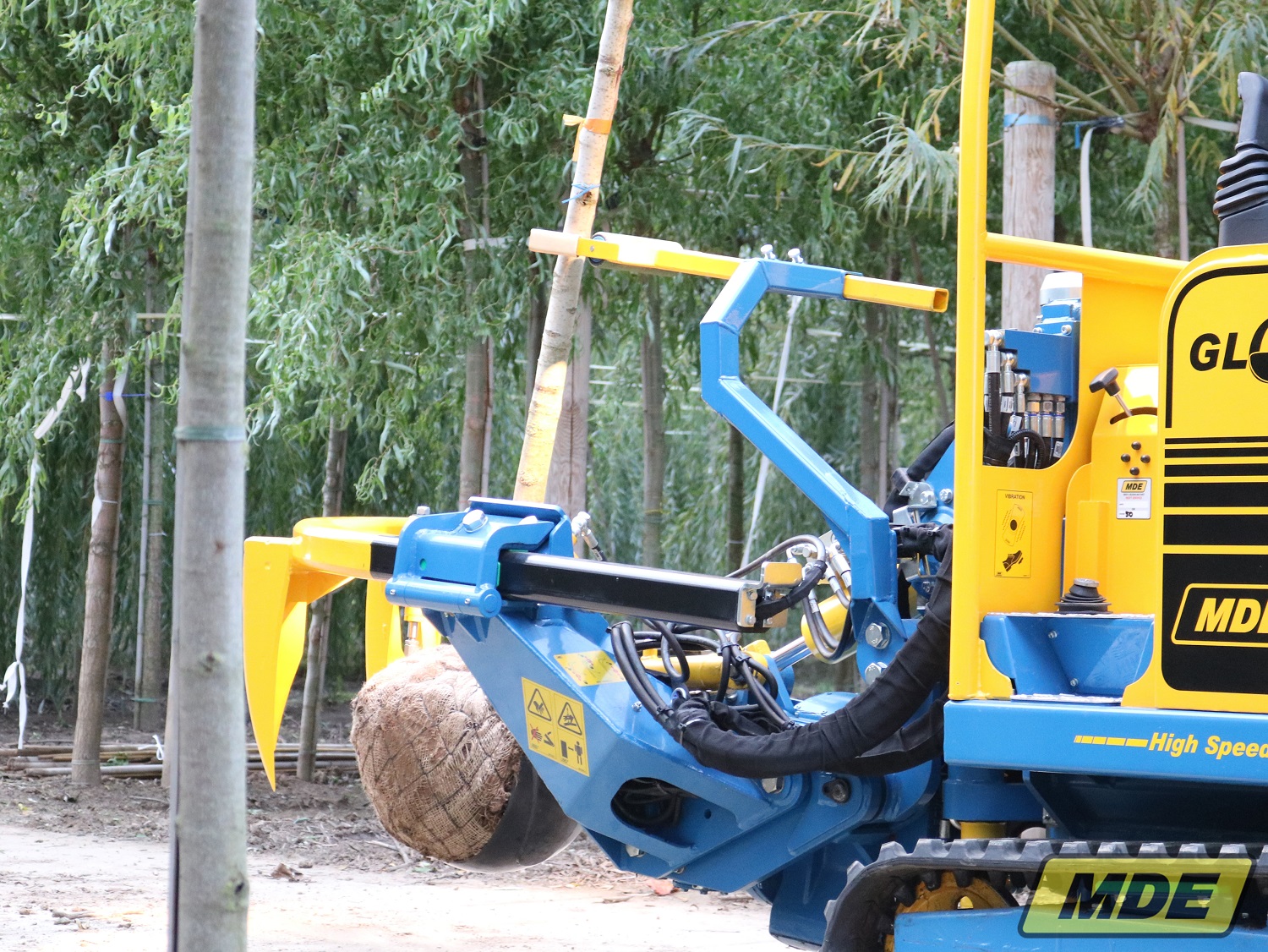 mde-machinebouw-globe-met-bomensteun-9-